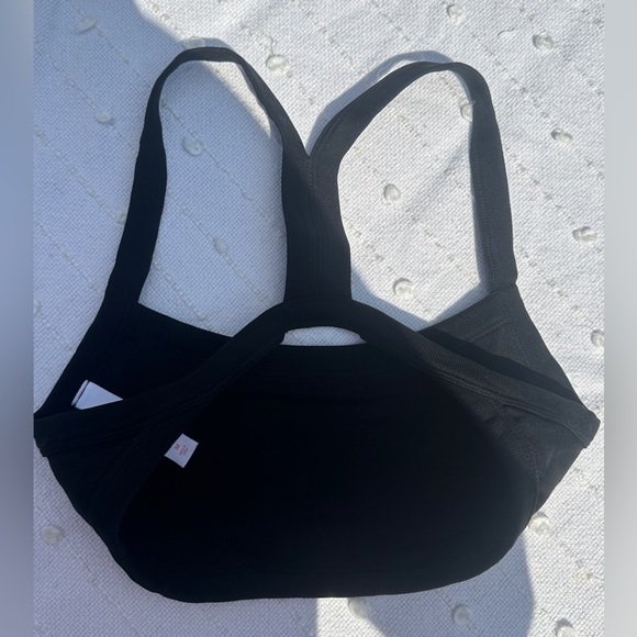 *FREE W PURCHASE* Colsie Sports Bra - Size M - Picture 3 of 3